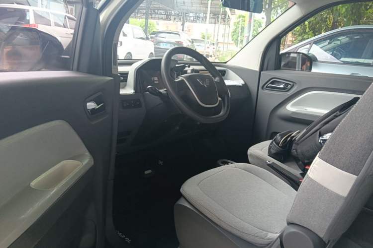 Used Wuling Hongguang MINIEV 2022 Macaron Premium Model – Lithium Iron Phosphate Driver Seat