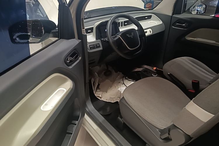 Used Wuling Hongguang MINIEV 2022 Macaron Premium Model – Lithium Iron Phosphate Driver Seat