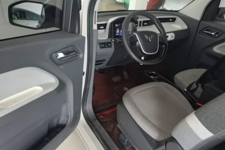 Used Wuling Hongguang MINIEV 2022 Macaron Premium Model – Lithium Iron Phosphate Driver Seat