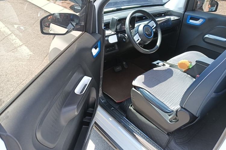 Used Wuling Hongguang MINIEV 2022 GAMEBOY 300km Enthusiast Model with Lithium Iron Phosphate Driver Seat