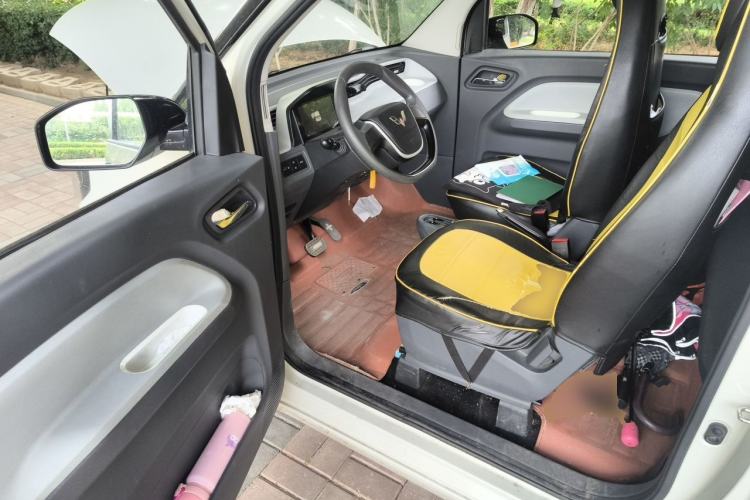 Used Wuling Hongguang MINIEV 2022 Macaron Premium Model – Lithium Iron Phosphate Driver Seat