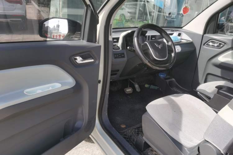 Used Wuling Hongguang MINIEV 2022 Macaron Fashion Edition Lithium-Nickel-Cobalt-Alpha-oxide Driver Seat