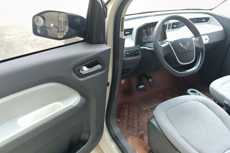 Used Wuling Hongguang MINIEV 2022 Macaron Premium Model – Lithium Iron Phosphate Driver Seat