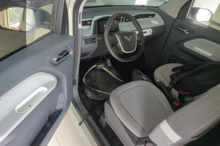 Used Wuling Hongguang MINIEV 2022 Macaron Premium Model – Lithium Iron Phosphate Driver Seat