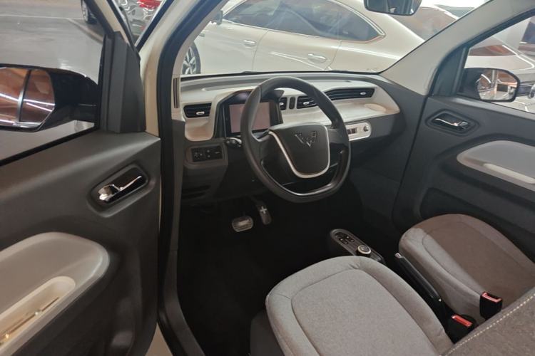 Used Wuling Hongguang MINIEV 2022 Macaron Fashion Model Lithium Iron Phosphate Driver Seat