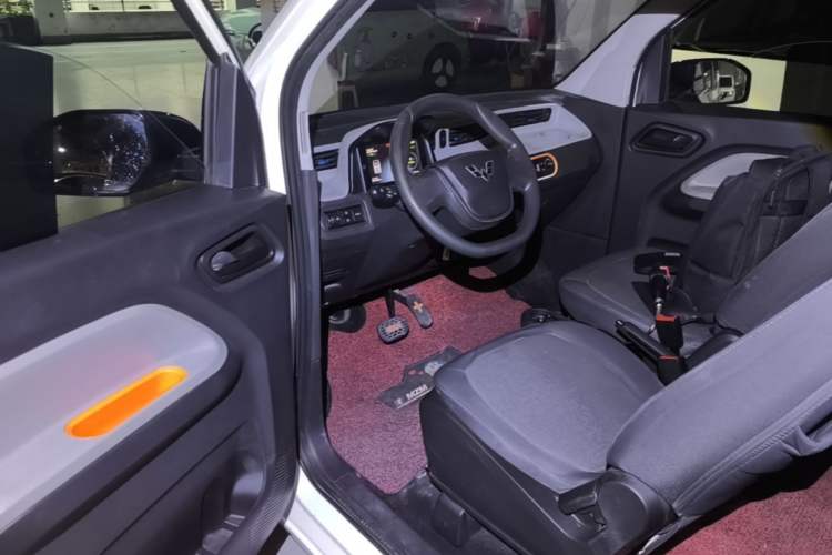 Used Wuling Hongguang MINIEV 2022 Zizai Version Lithium-NMC Driver Seat