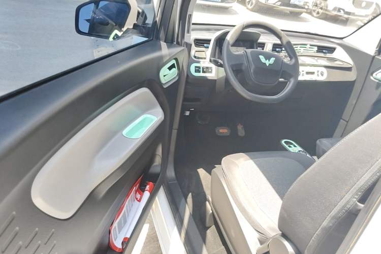 Used Wuling Hongguang MINIEV 2022 Easy Version Lithium Iron Phosphate Driver Seat