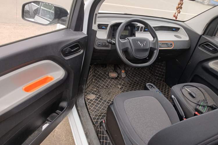 Used Wuling Hongguang MINIEV 2022 Easy Version Lithium Iron Phosphate Driver Seat