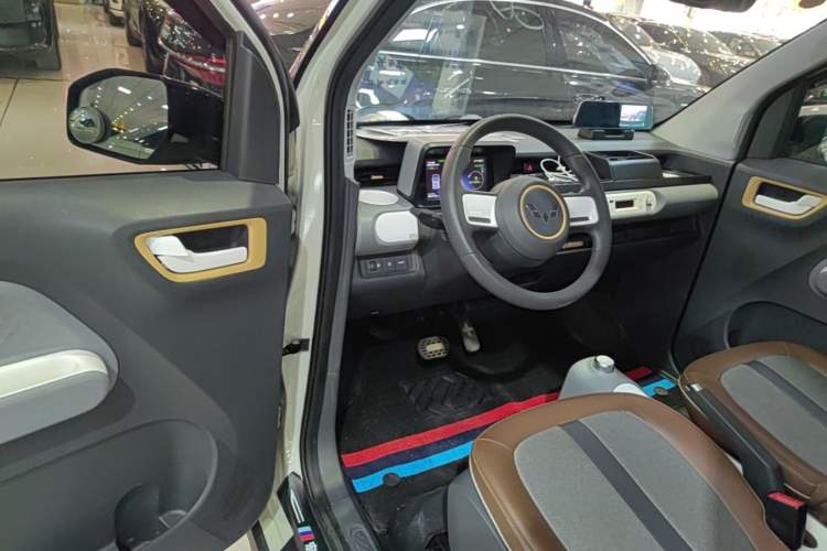 Used Wuling Hongguang MINIEV 2022 GAMEBOY 300km Enthusiast Model with Lithium Iron Phosphate Driver Seat