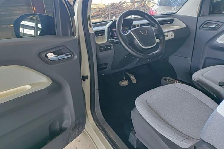 Used Wuling Hongguang MINIEV 2022 Macaron Fashion Edition Lithium-Nickel-Cobalt-Alpha-oxide Driver Seat