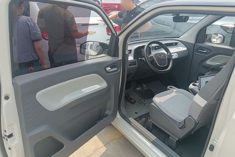 Used Wuling Hongguang MINIEV 2022 Macaron Premium Model – Lithium Iron Phosphate Driver Seat