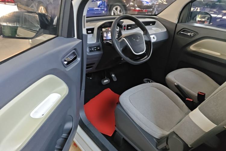 Used Wuling Hongguang MINIEV 2022 Macaron Premium Model – Lithium Iron Phosphate Driver Seat