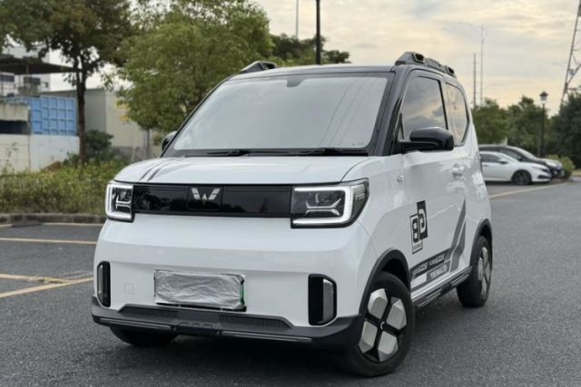 Ojetý Wuling Hongguang MINIEV 2022 GAMEBOY 200km Gaming Edition with Lithium Iron Phosphate