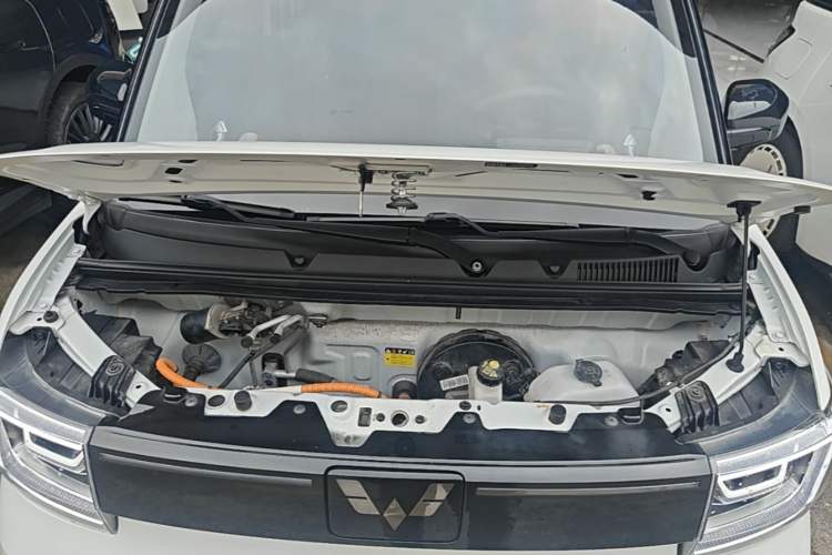 Used Wuling Hongguang MINIEV 2022 GAMEBOY 300km Enthusiast Model with Lithium Iron Phosphate Engine Bay