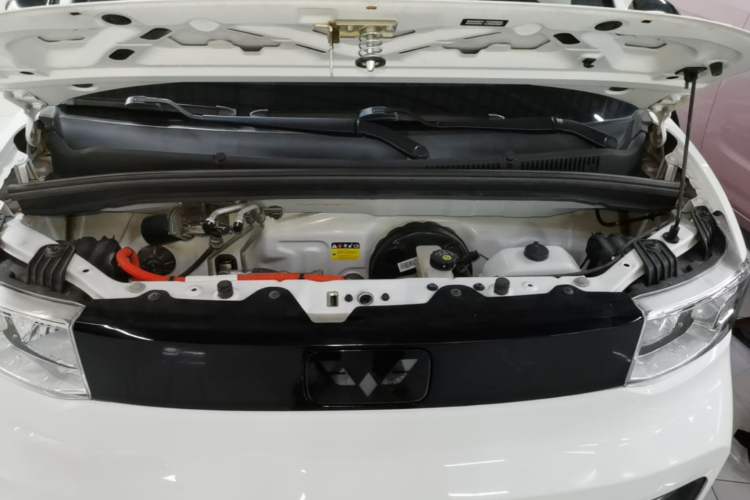 Used Wuling Hongguang MINIEV 2022 Zizai Version Lithium-NMC Engine Bay