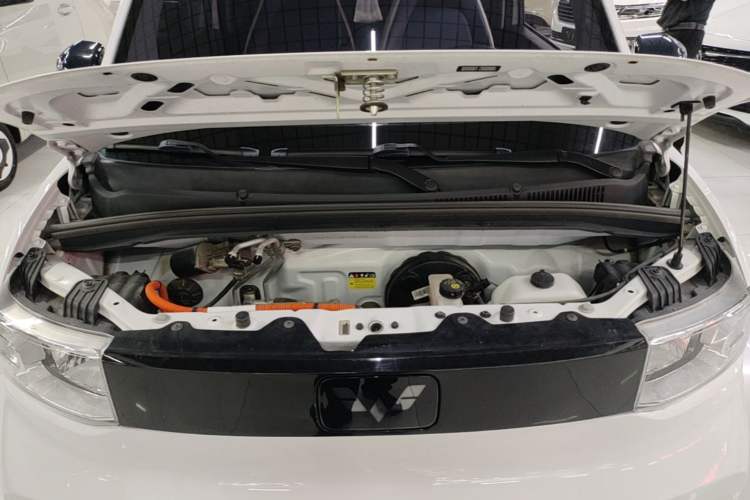 Used Wuling Hongguang MINIEV 2022 Zizai Version Lithium-NMC Engine Bay