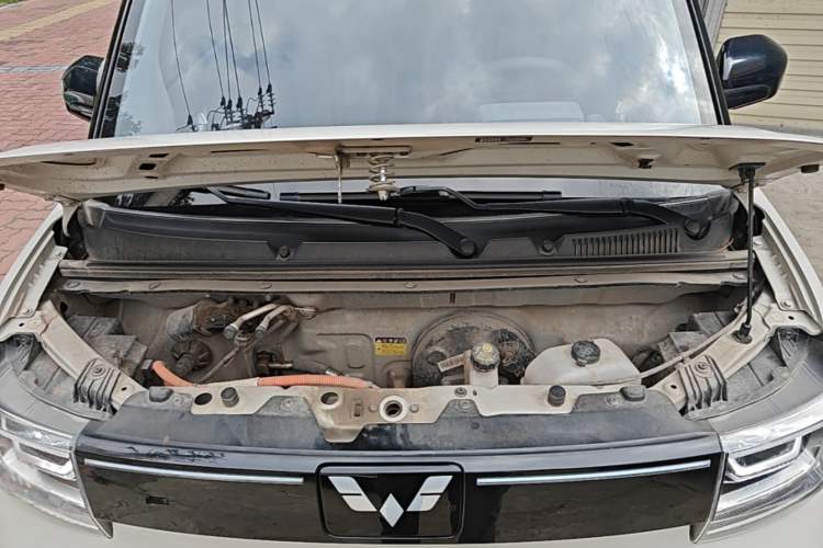 Used Wuling Hongguang MINIEV 2022 GAMEBOY 300km Enthusiast Model with Lithium Iron Phosphate Engine Bay