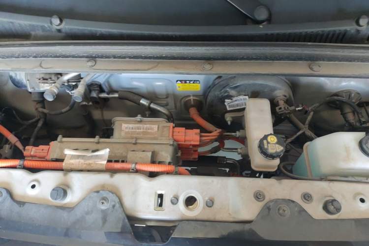 Used Wuling Hongguang MINIEV 2022 Macaron Premium Model – Lithium Ternary Battery Engine Bay