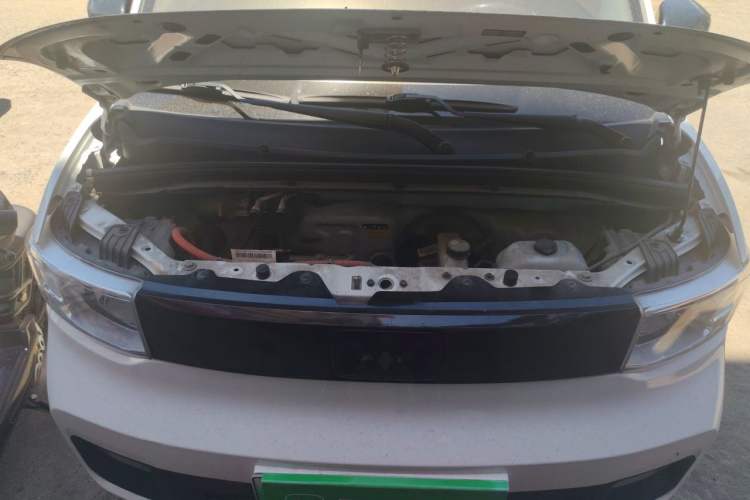 Used Wuling Hongguang MINIEV 2022 Macaron Fashion Model Lithium Iron Phosphate Engine Bay