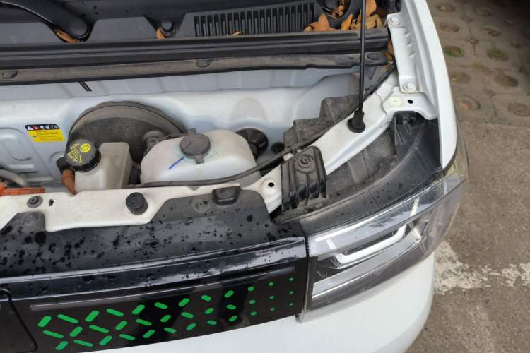 Used Wuling Hongguang MINIEV 2022 GAMEBOY 300km Enthusiast Model with Lithium Iron Phosphate Engine Bay Left