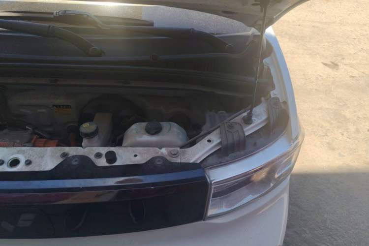 Used Wuling Hongguang MINIEV 2022 Macaron Fashion Model Lithium Iron Phosphate Engine Bay Left