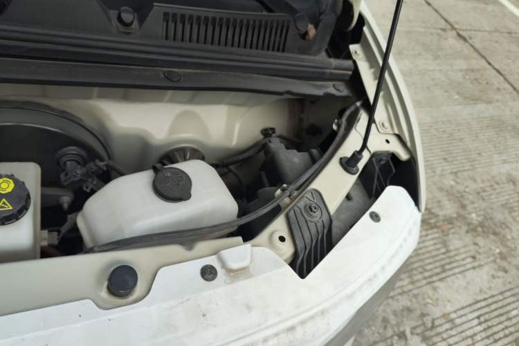 Used Wuling Hongguang MINIEV 2022 Macaron Premium Model – Lithium Ternary Battery Engine Bay Left