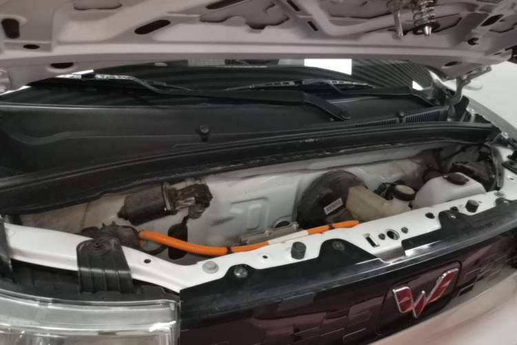 Used Wuling Hongguang MINIEV 2022 Macaron Fashion Model Lithium Iron Phosphate Engine Bay