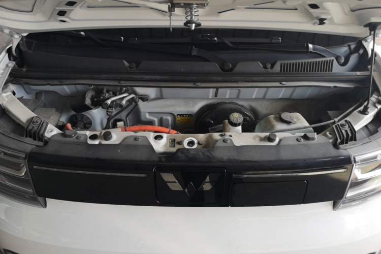 Used Wuling Hongguang MINIEV 2022 GAMEBOY 300km Enthusiast Model with Lithium Iron Phosphate Engine Bay