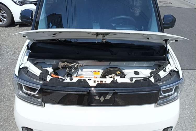 Used Wuling Hongguang MINIEV 2022 GAMEBOY 300km Enthusiast Model with Lithium Iron Phosphate Engine Bay