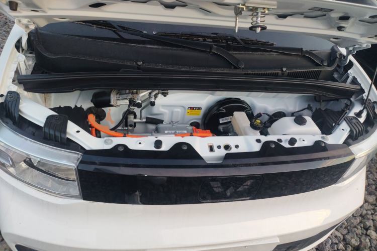 Used Wuling Hongguang MINIEV 2022 Macaron Fashion Model Lithium Iron Phosphate Engine Bay