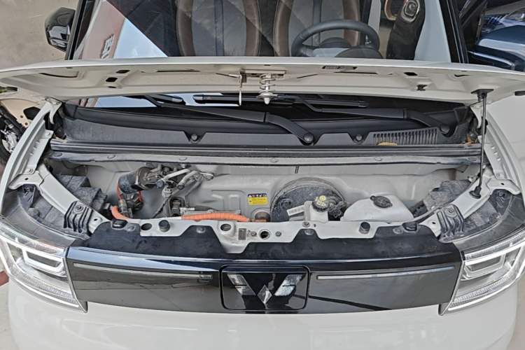 Used Wuling Hongguang MINIEV 2022 GAMEBOY 200km Gaming Edition with Lithium Iron Phosphate Engine Bay
