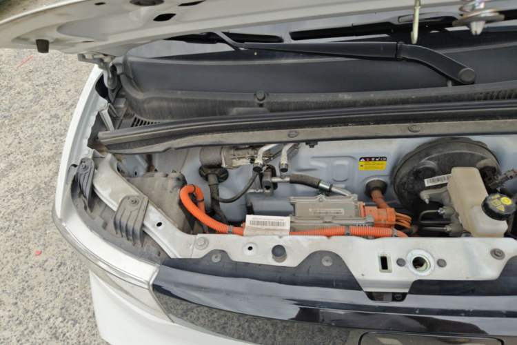 Used Wuling Hongguang MINIEV 2022 Macaron Premium Model – Lithium Iron Phosphate Engine Bay Right