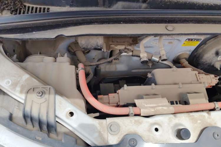 Used Wuling Hongguang MINIEV 2022 Macaron Premium Model – Lithium Ternary Battery Engine Bay Right