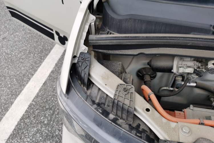 Used Wuling Hongguang MINIEV 2022 Macaron Premium Model – Lithium Iron Phosphate Engine Bay Right