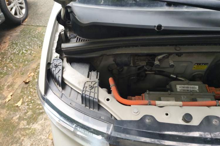 Used Wuling Hongguang MINIEV 2022 Macaron Premium Model – Lithium Iron Phosphate Engine Bay Right