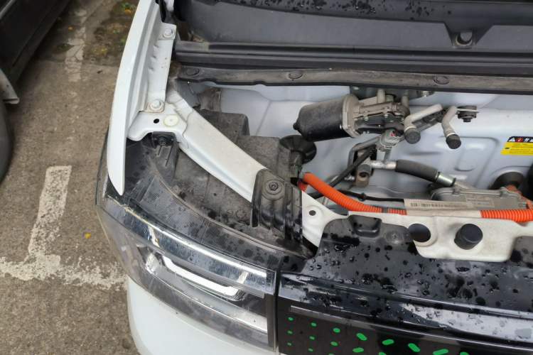 Used Wuling Hongguang MINIEV 2022 GAMEBOY 300km Enthusiast Model with Lithium Iron Phosphate Engine Bay Right