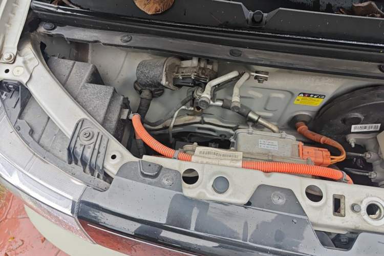 Used Wuling Hongguang MINIEV 2022 GAMEBOY 300km Enthusiast Model with Lithium Iron Phosphate Engine Bay Right