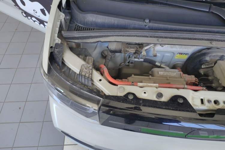 Used Wuling Hongguang MINIEV 2022 Macaron Premium Model – Lithium Iron Phosphate Engine Bay Right