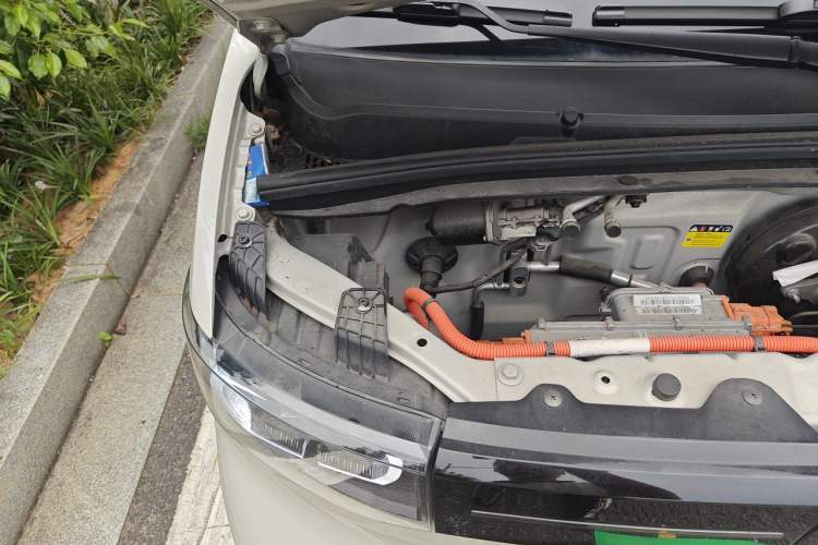 Used Wuling Hongguang MINIEV 2022 Macaron Fashion Model Lithium Iron Phosphate Engine Bay Right