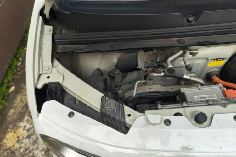 Used Wuling Hongguang MINIEV 2022 Macaron Premium Model – Lithium Ternary Battery Engine Bay Right