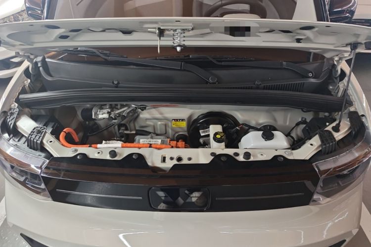 Used Wuling Hongguang MINIEV 2022 Macaron Fashion Model Lithium Iron Phosphate Engine Bay