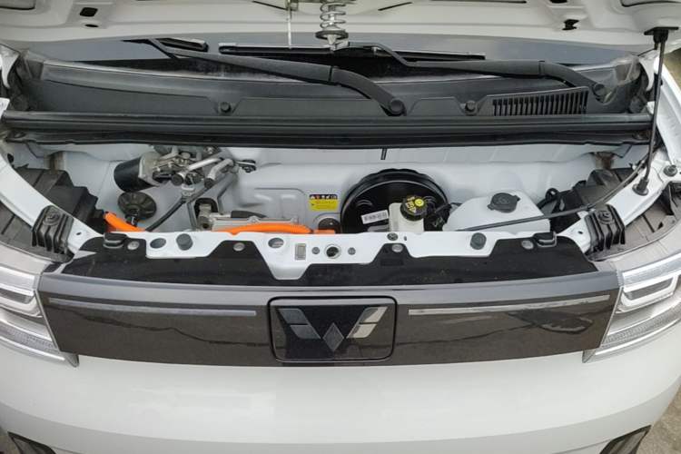 Used Wuling Hongguang MINIEV 2022 GAMEBOY 300km Enthusiast Model with Lithium Iron Phosphate Engine Bay