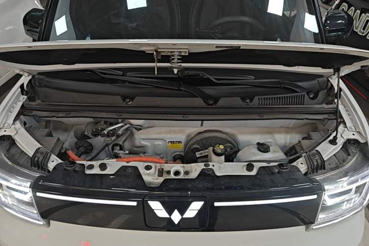 Used Wuling Hongguang MINIEV 2022 GAMEBOY 300km Enthusiast Model with Lithium Iron Phosphate Engine Bay