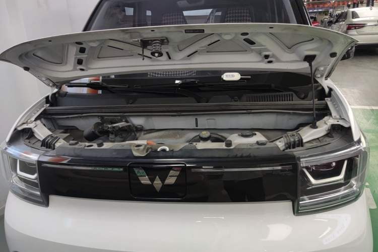 Used Wuling Hongguang MINIEV 2022 GAMEBOY 300km Enthusiast Model with Lithium Iron Phosphate Engine Bay
