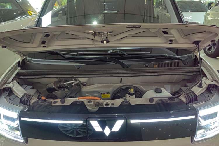 Used Wuling Hongguang MINIEV 2022 GAMEBOY 300km Enthusiast Model with Lithium Iron Phosphate Engine Bay