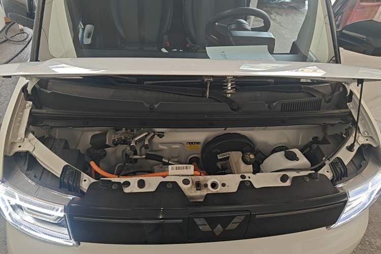 Used Wuling Hongguang MINIEV 2022 GAMEBOY 300km Enthusiast Model with Lithium Iron Phosphate Engine Bay
