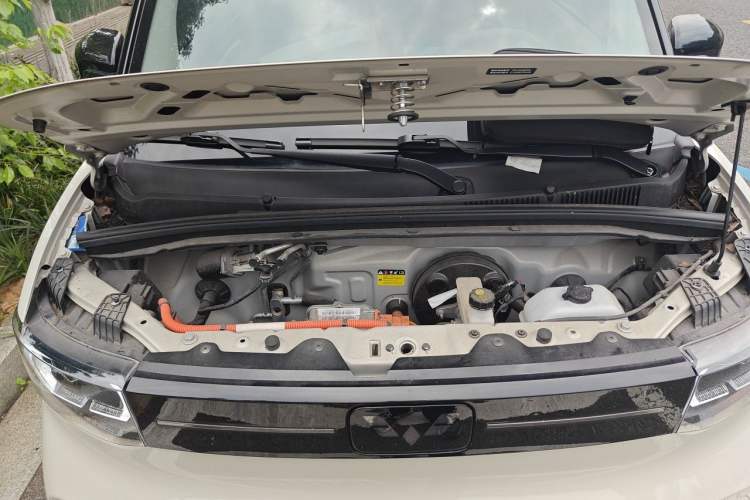Used Wuling Hongguang MINIEV 2022 Macaron Fashion Model Lithium Iron Phosphate Engine Bay