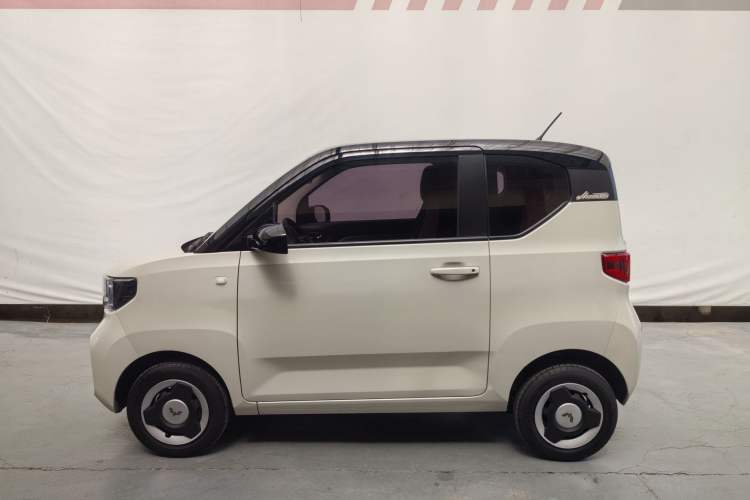 Used Wuling Hongguang MINIEV 2022 Macaron Fashion Model Lithium Iron Phosphate Exterior 12