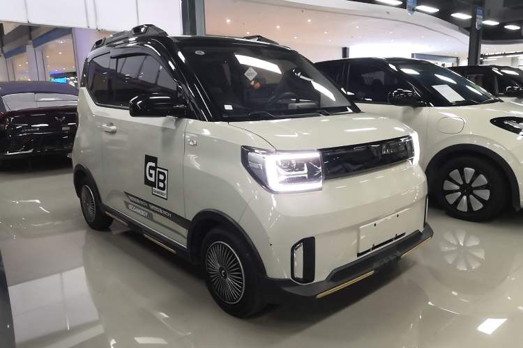 Used Wuling Hongguang MINIEV 2022 GAMEBOY 300km Enthusiast Model with Lithium Iron Phosphate Exterior 2