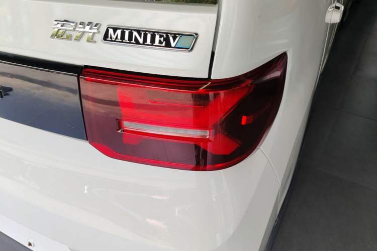 Used Wuling Hongguang MINIEV 2022 GAMEBOY 300km Enthusiast Model with Lithium Iron Phosphate Exterior 3